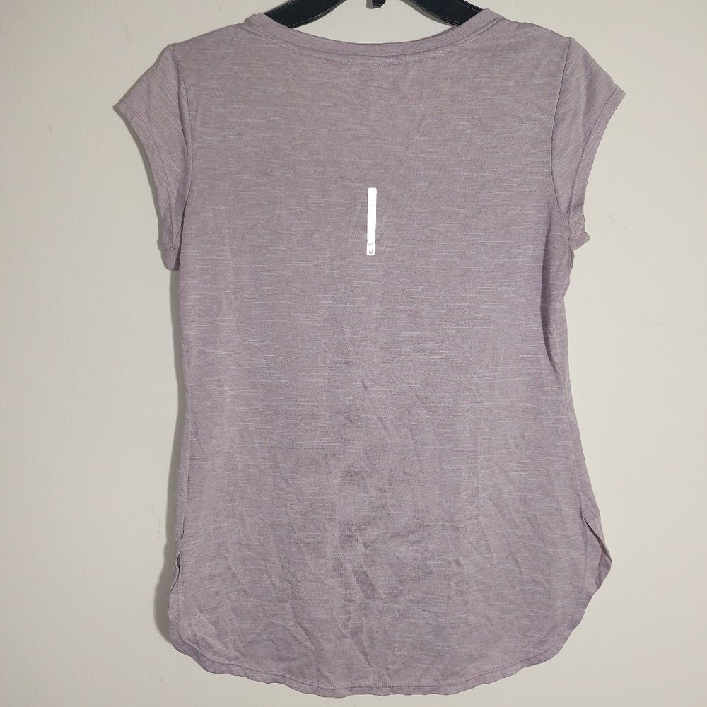 Reebok Women's Short Sleeve Active Gym Running Yoga T Shirt Heathered Lilac EUC - Picture 5 of 7
